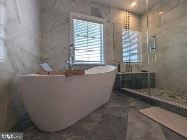 3300 PIETRO WAY, Philadelphia, PA 19145