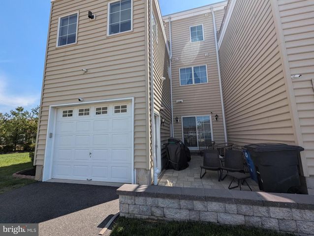 3300 PIETRO WAY, Philadelphia, PA 19145