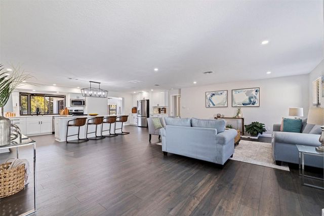 8950 BAYWOOD PARK DRIVE, Seminole, FL 33777