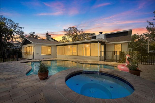 8950 BAYWOOD PARK DRIVE, Seminole, FL 33777