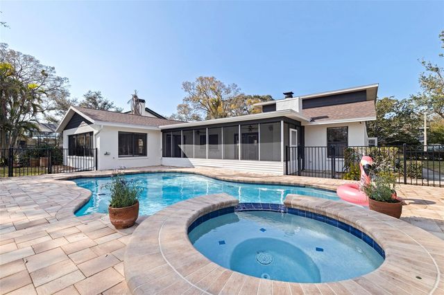 8950 BAYWOOD PARK DRIVE, Seminole, FL 33777