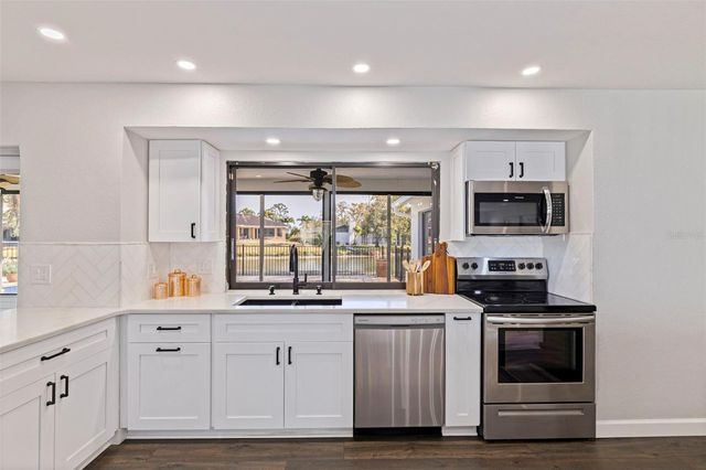 8950 BAYWOOD PARK DRIVE, Seminole, FL 33777