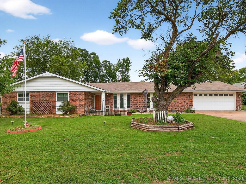 4910 Rolling Meadows Road, Bartlesville, OK 74006