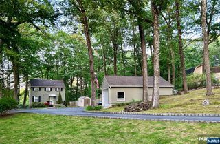 17 Highland Road, Bloomingdale, NJ 07403