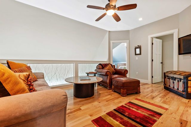 9 Ice House Road, New London, NH 03257