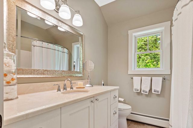 9 Ice House Road, New London, NH 03257