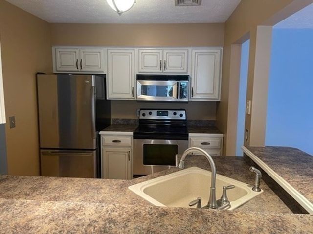50 Steeplechase Ct 50, Haverhill, MA 01832