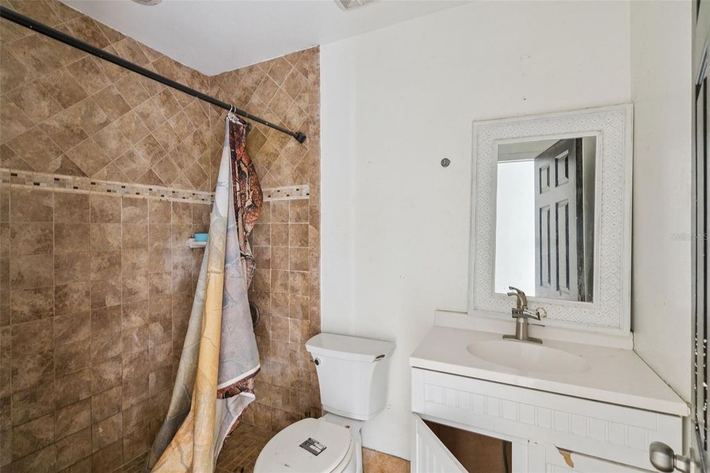 Image 14 of property listing at 434 DIAMOND ACRES ROAD, Davenport, FL 33837