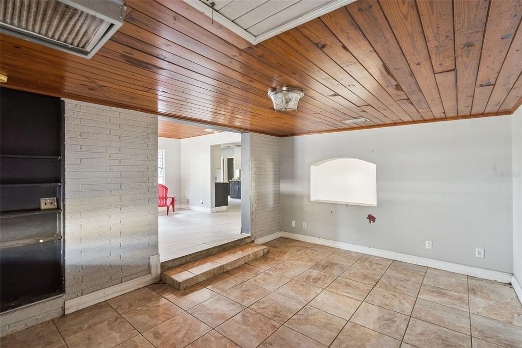 Image 17 of property listing at 434 DIAMOND ACRES ROAD, Davenport, FL 33837