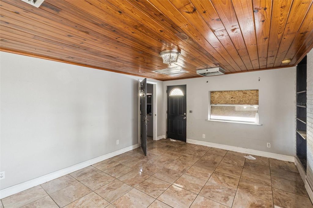 Image 21 of property listing at 434 DIAMOND ACRES ROAD, Davenport, FL 33837