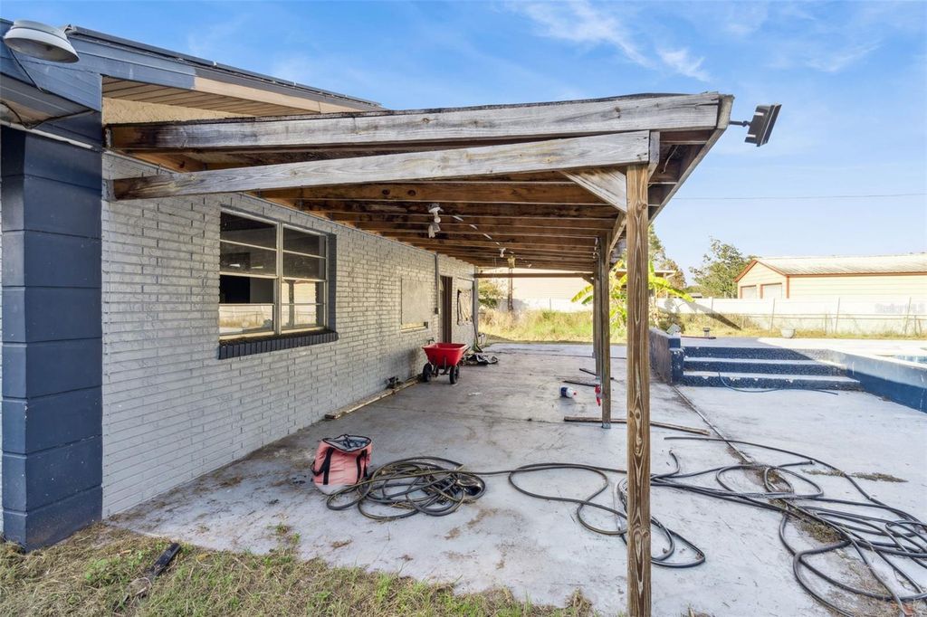 Image 25 of property listing at 434 DIAMOND ACRES ROAD, Davenport, FL 33837
