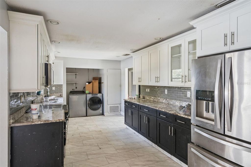 Image 6 of property listing at 434 DIAMOND ACRES ROAD, Davenport, FL 33837