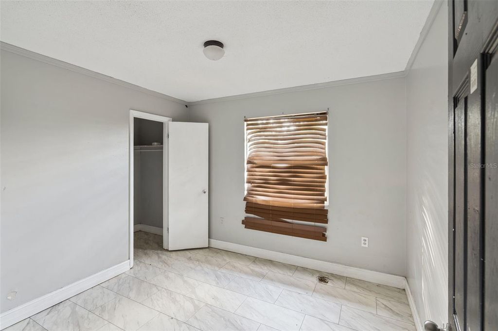 Image 9 of property listing at 434 DIAMOND ACRES ROAD, Davenport, FL 33837