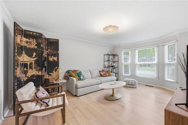 12855 Sagamore Road, Leawood, KS 66209