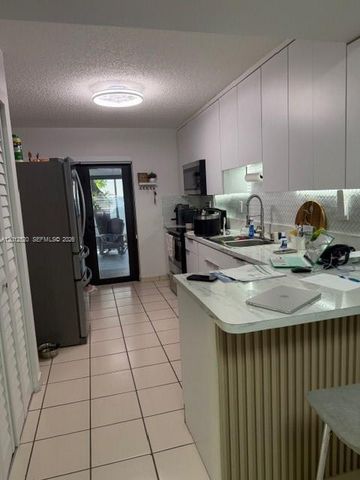 1656 W 57th Ter, Hialeah, FL 33012