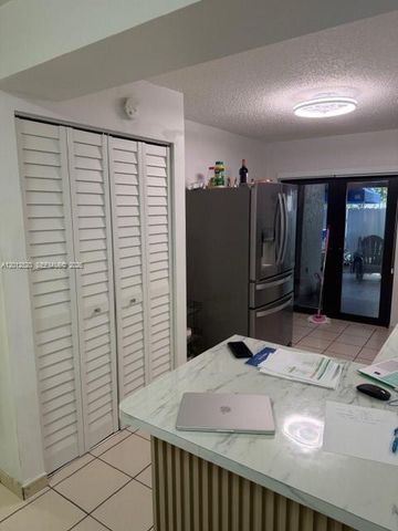 1656 W 57th Ter, Hialeah, FL 33012