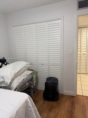 1656 W 57th Ter, Hialeah, FL 33012