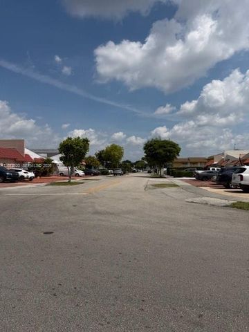 1656 W 57th Ter, Hialeah, FL 33012