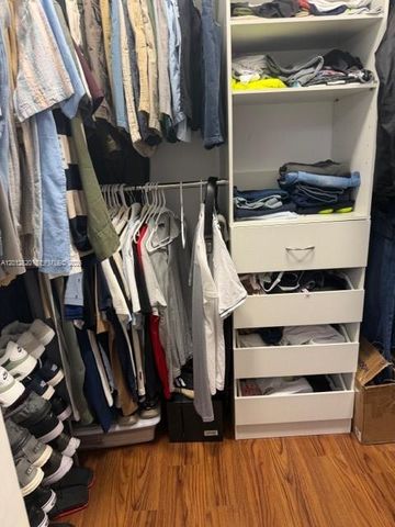 1656 W 57th Ter, Hialeah, FL 33012