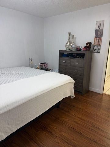 1656 W 57th Ter, Hialeah, FL 33012