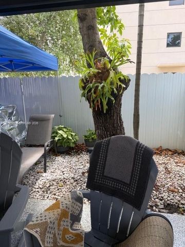 1656 W 57th Ter, Hialeah, FL 33012