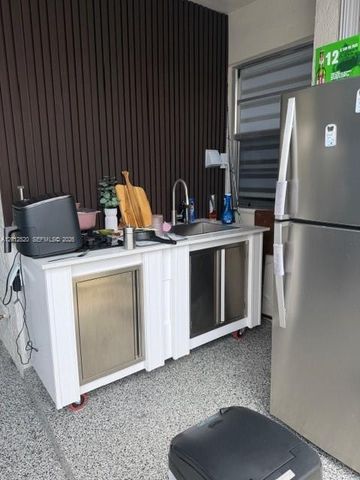 1656 W 57th Ter, Hialeah, FL 33012