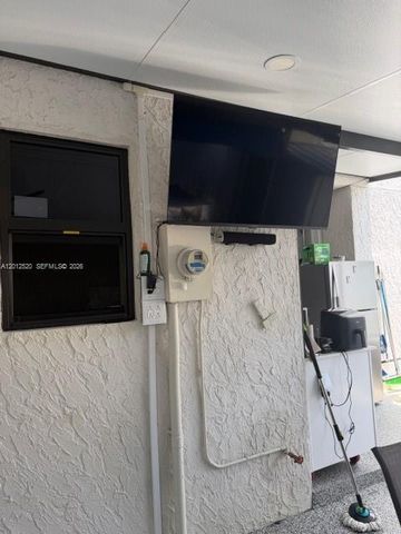 1656 W 57th Ter, Hialeah, FL 33012