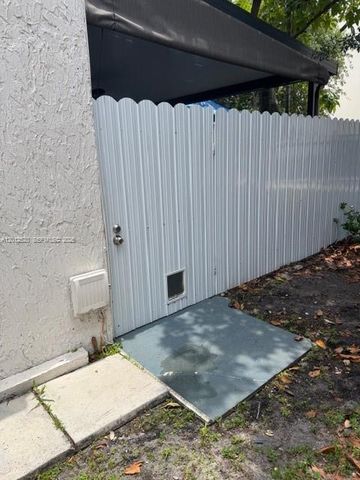 1656 W 57th Ter, Hialeah, FL 33012