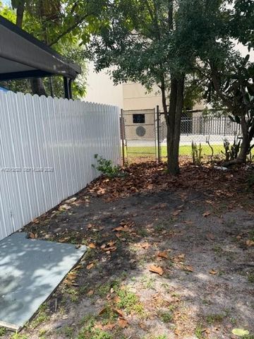 1656 W 57th Ter, Hialeah, FL 33012