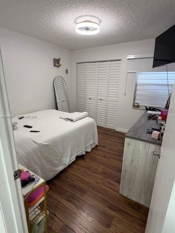 1656 W 57th Ter, Hialeah, FL 33012