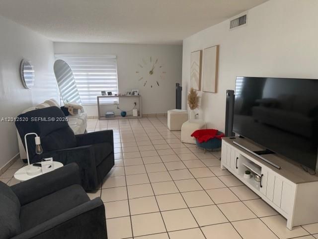 1656 W 57th Ter, Hialeah, FL 33012