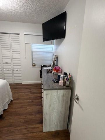 1656 W 57th Ter, Hialeah, FL 33012