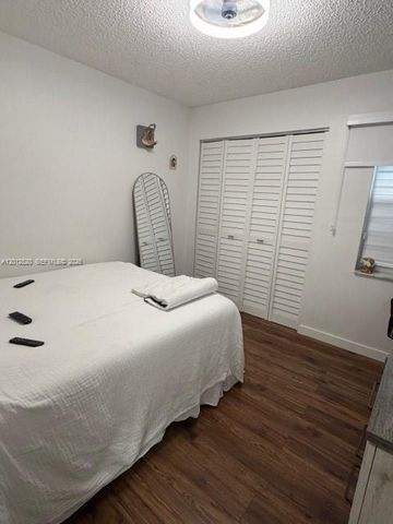 1656 W 57th Ter, Hialeah, FL 33012