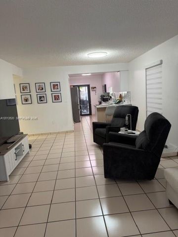 1656 W 57th Ter, Hialeah, FL 33012