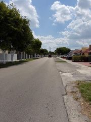 1656 W 57th Ter, Hialeah, FL 33012