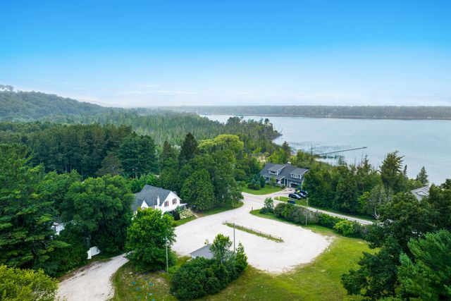 149 E Harbor Highway, Maple City, MI 49664