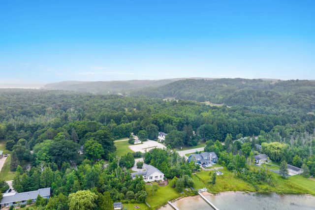 149 E Harbor Highway, Maple City, MI 49664