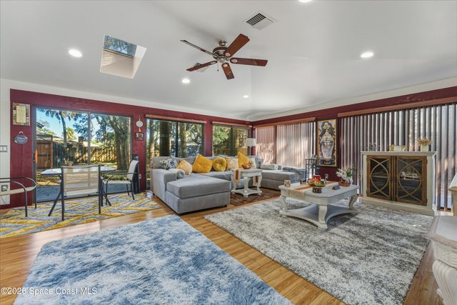 951 Pembroke Avenue NE, Palm Bay, FL 32907