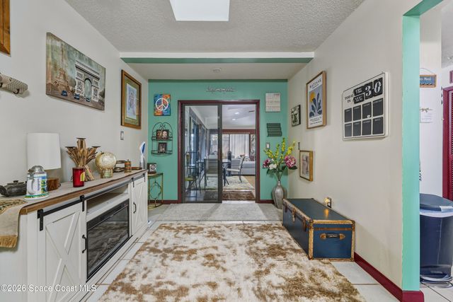 951 Pembroke Avenue NE, Palm Bay, FL 32907