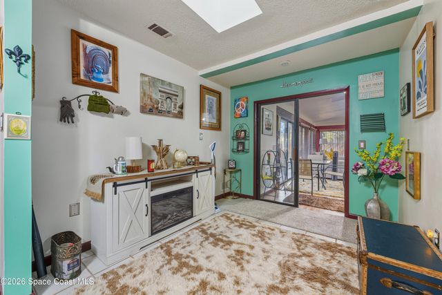 951 Pembroke Avenue NE, Palm Bay, FL 32907