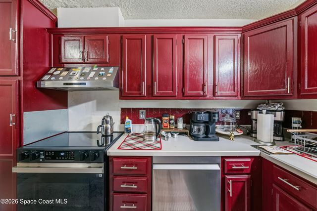 951 Pembroke Avenue NE, Palm Bay, FL 32907