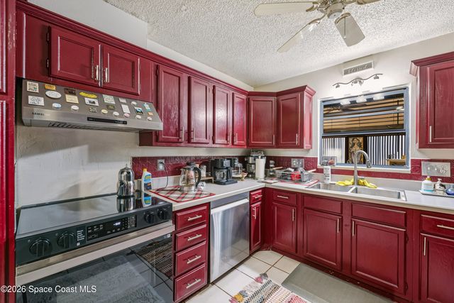 951 Pembroke Avenue NE, Palm Bay, FL 32907