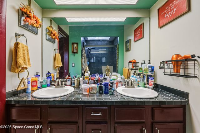 951 Pembroke Avenue NE, Palm Bay, FL 32907
