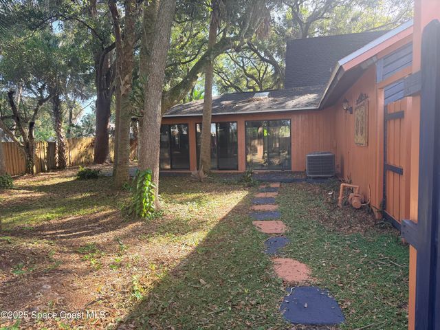 951 Pembroke Avenue NE, Palm Bay, FL 32907