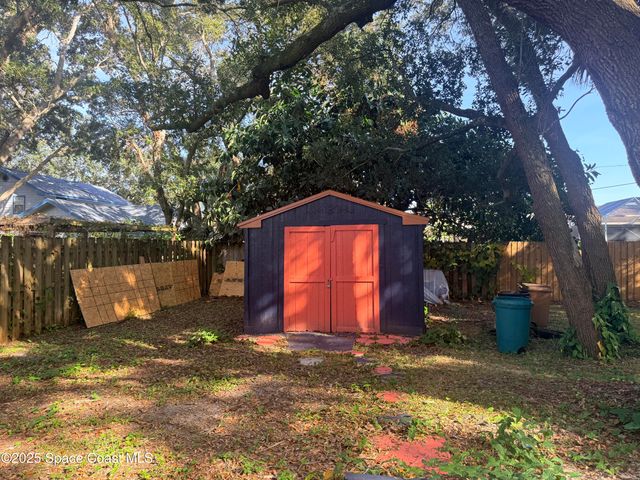 951 Pembroke Avenue NE, Palm Bay, FL 32907