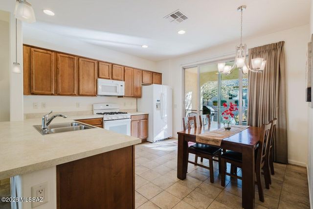 1744 Burning Hill Drive, Green Valley, AZ 85614