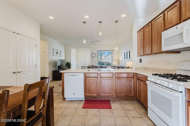 1744 Burning Hill Drive, Green Valley, AZ 85614