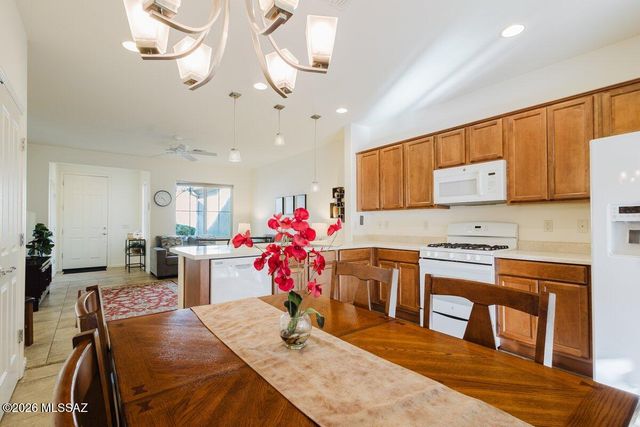 1744 Burning Hill Drive, Green Valley, AZ 85614