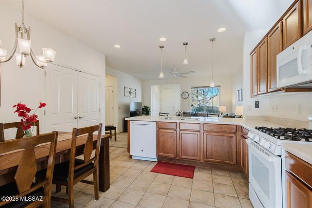 1744 Burning Hill Drive, Green Valley, AZ 85614