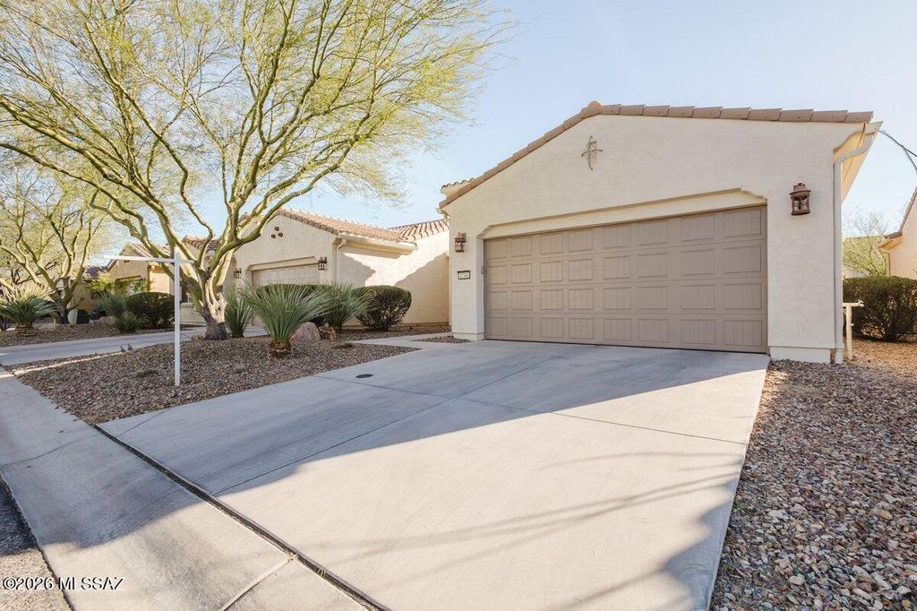1744 Burning Hill Drive, Green Valley, AZ 85614